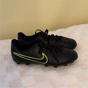Youth Nike Soccer Cleats Size 6Y Black Volt Boys Football Cleats VGUC